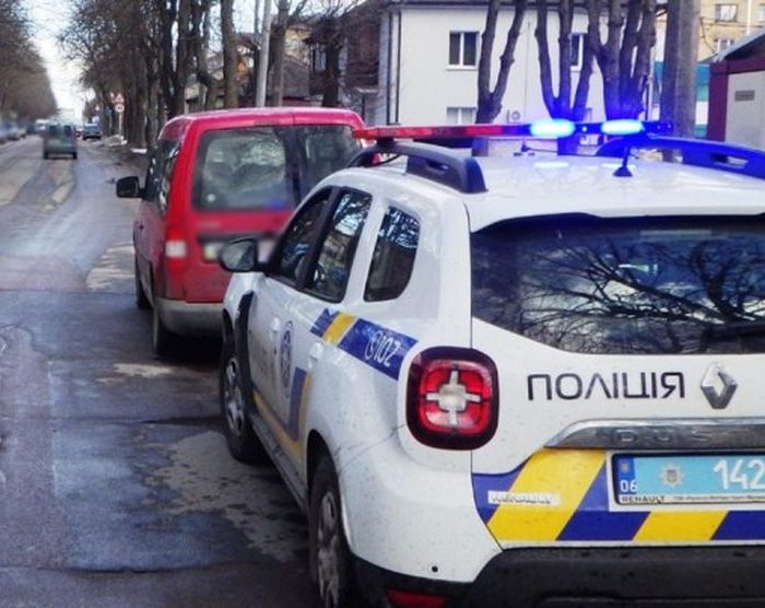 У Житомирі водійку зупинили за кермом попри заборону суду