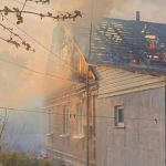 На Житомирщині рятувальники врятували будинок від масштабної пожежі