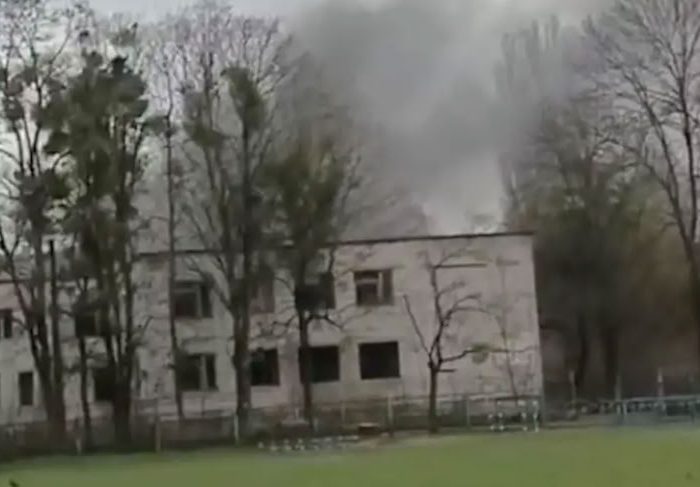 У Житомирі спалахнула пожежа в закинутому дитсадку