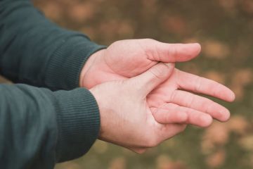 К чему чешутся ступни и ладони